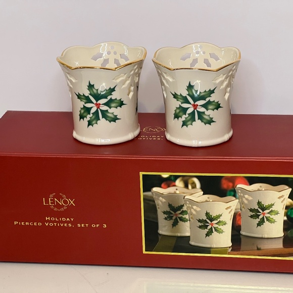 Lenox Holiday Pierced Votives Set of 2 Holly Berry Pattern New - Picture 1 of 16